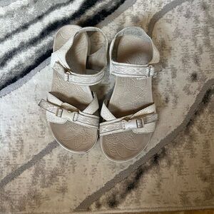 Women’s Sandals in off white